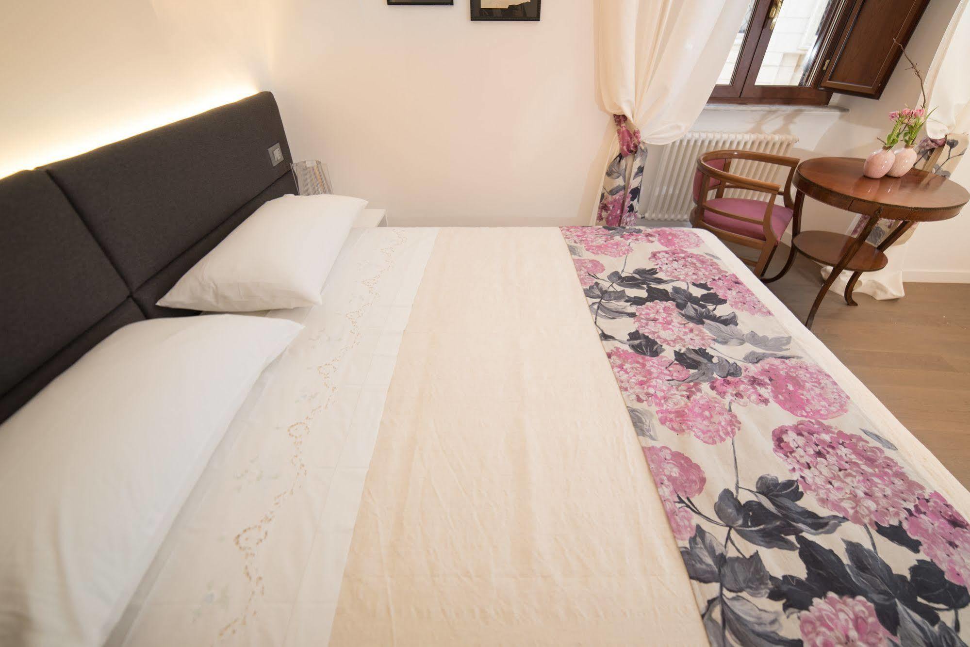 ローマ Approdo Ripetta Bed & Breakfast エクステリア 写真